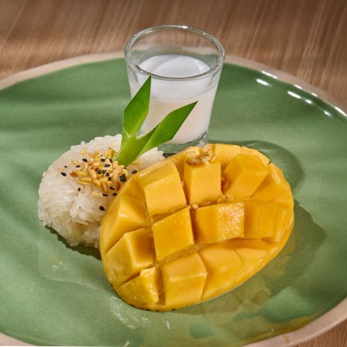Thai Traditional Sticky Rice With Fresh Mango, Served With Coconut Milk